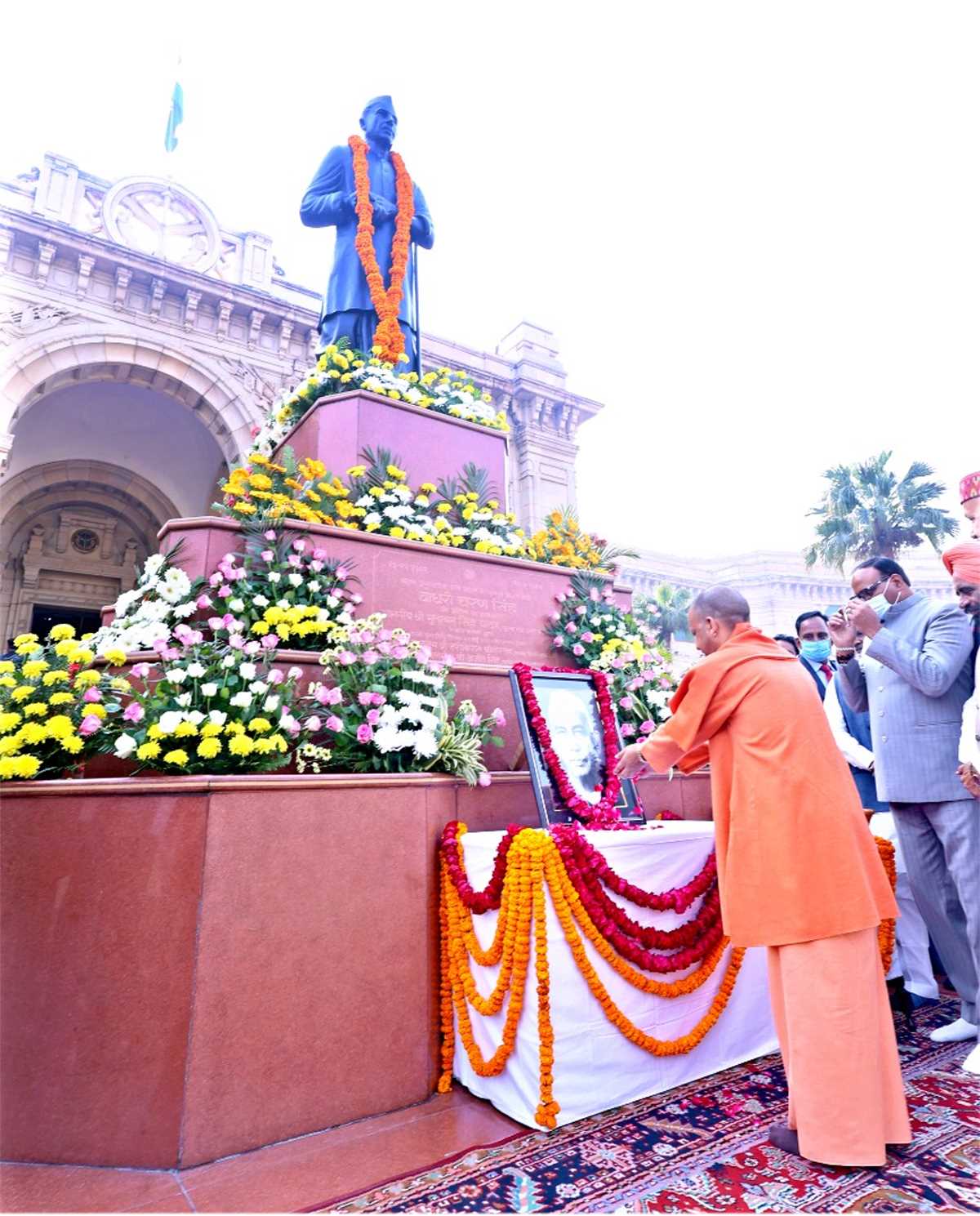 मुख्यमंत्री ने जयंती पर चौधरी चरण सिंह को किया नमन